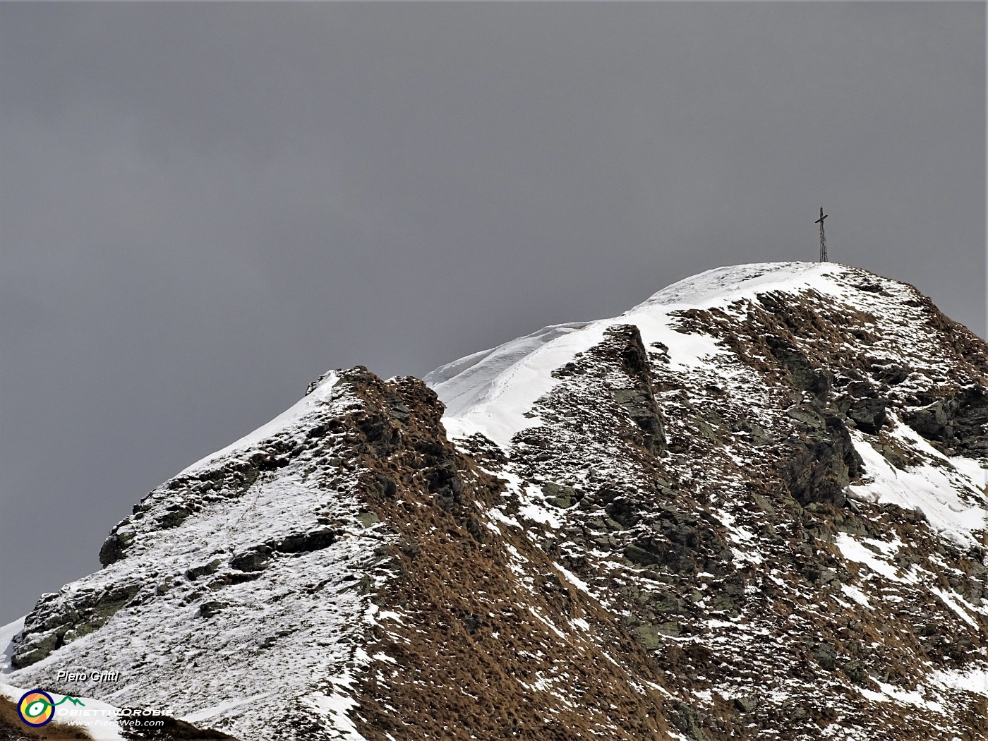 60 Zoom sulla cima del Pizzo delle segade (2173 m).JPG